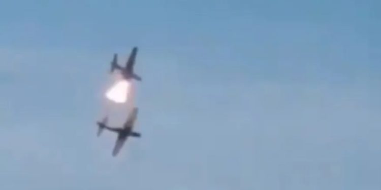 Mundo: Colisão entre aviões da Força Aérea Colombiana deixa um morto